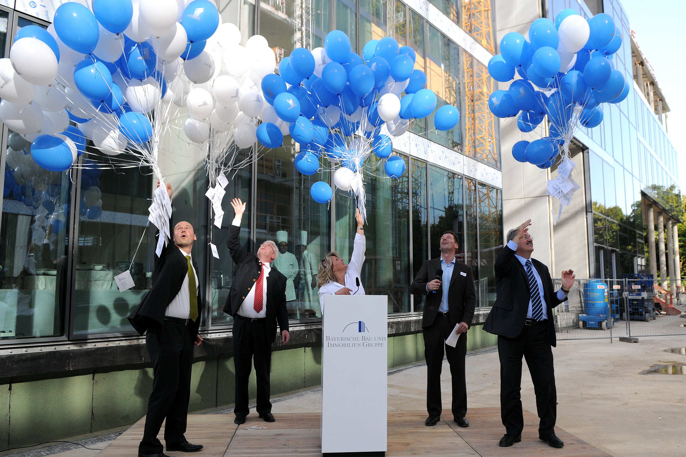 SkylineTowerDr_Juergen_Buellesbach_Martin_Zeil_Alexandra_Schoerghuber_Andreas_Kuhlage_Moderator_Christian_Ude10.jpg